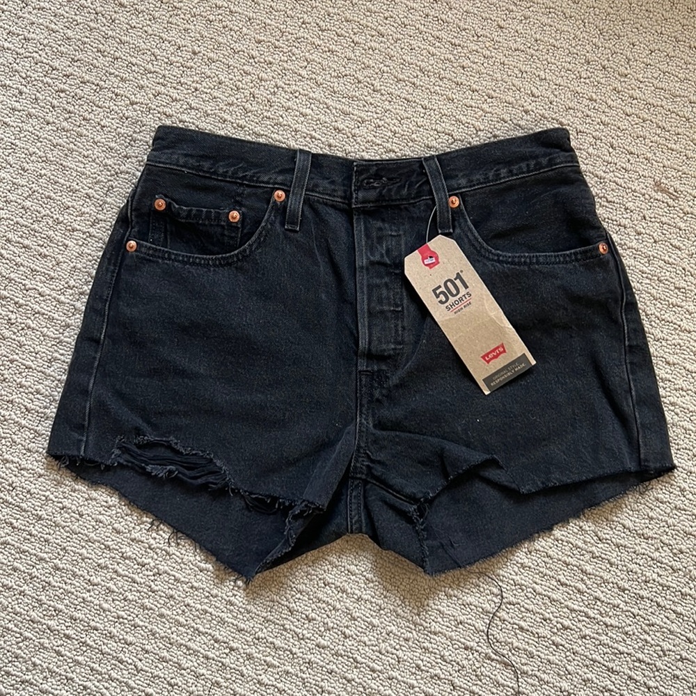 Levi’s 501 shorts high rise size 28. never been worn